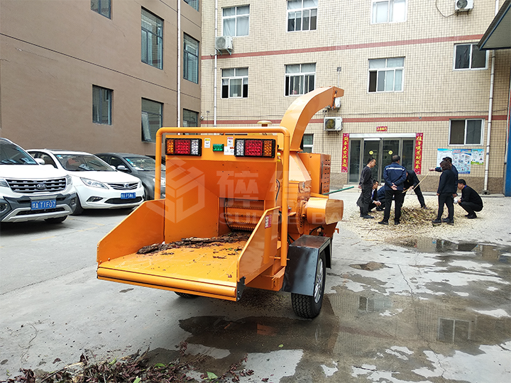 移動(dòng)式園林樹枝粉碎機(jī)